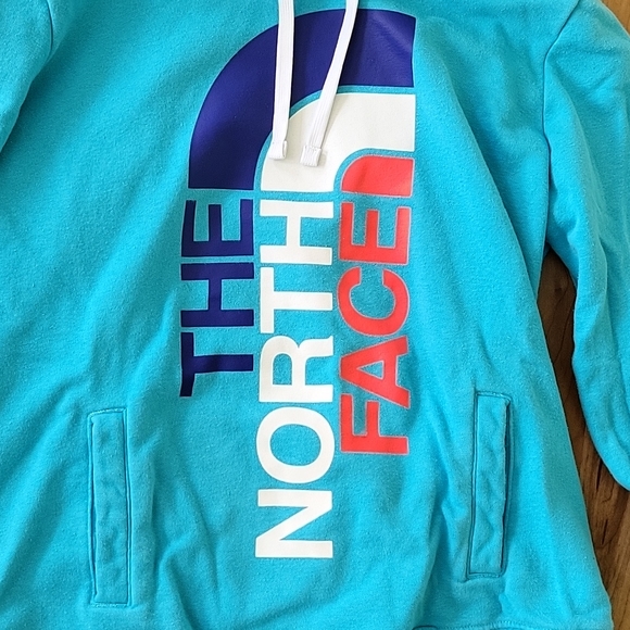 The North Face  •  Trivert Hooded Pullover Sweatshirt - Picture 4 of 4
